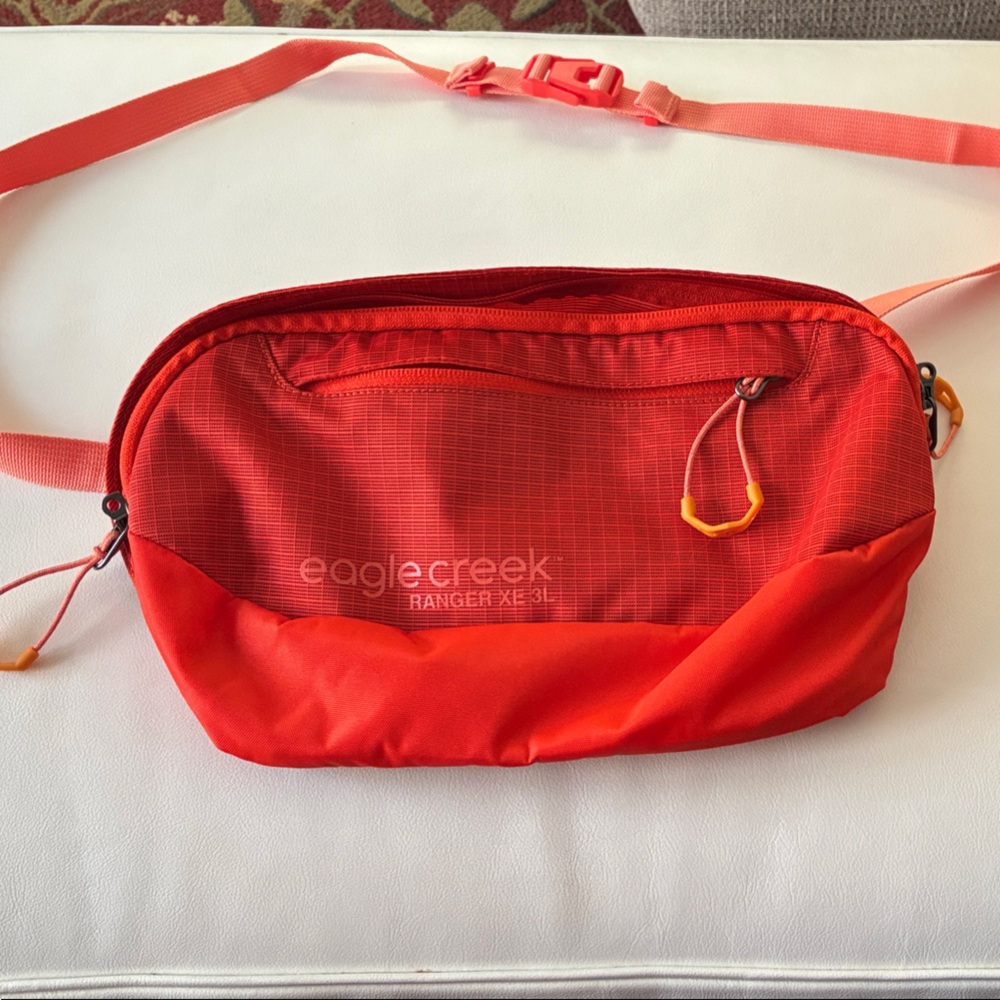 Eagle Creek Ranger XE 3L Red Crossbody Bag